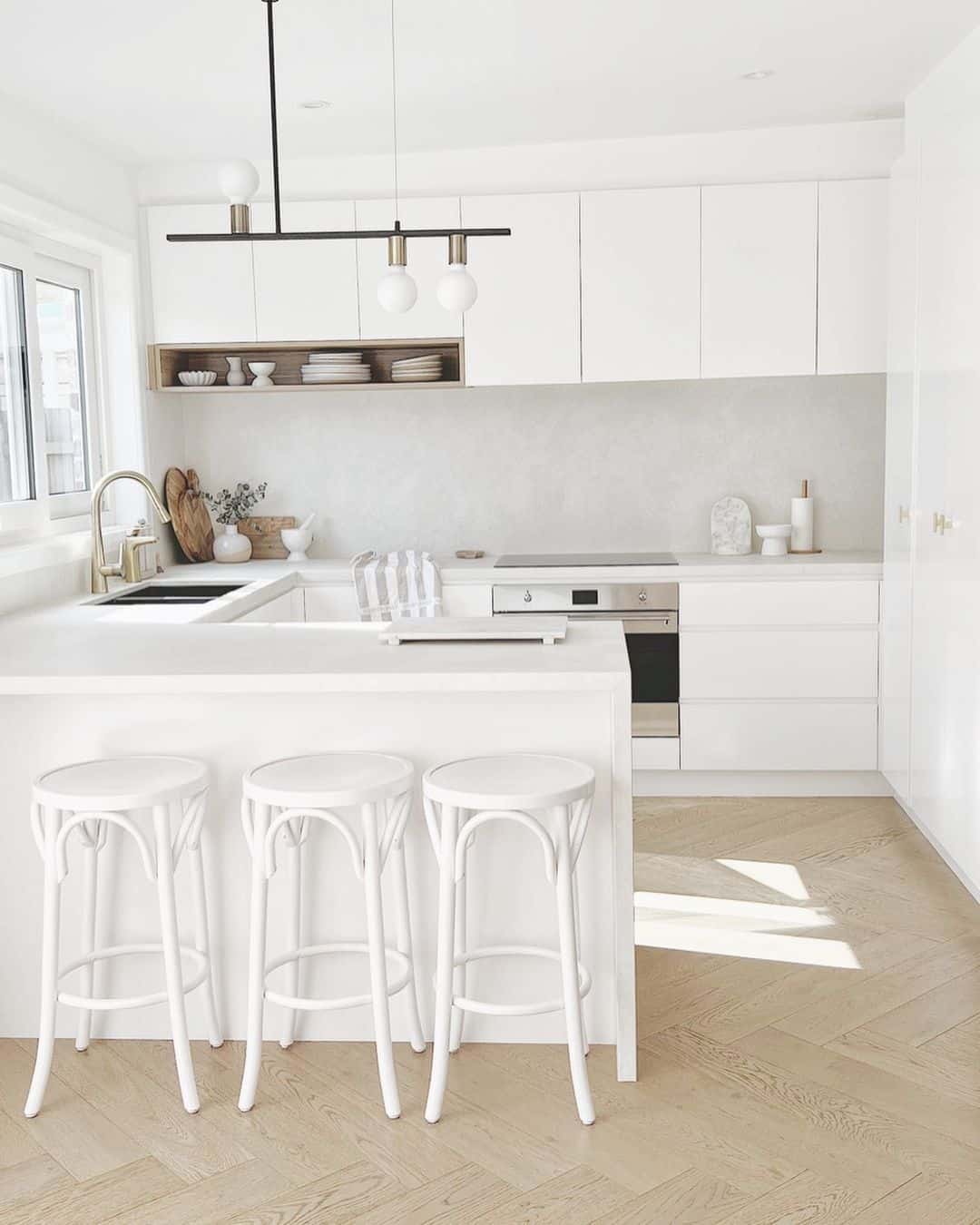 30 Sophisticated Modern White Kitchen Ideas and Designs