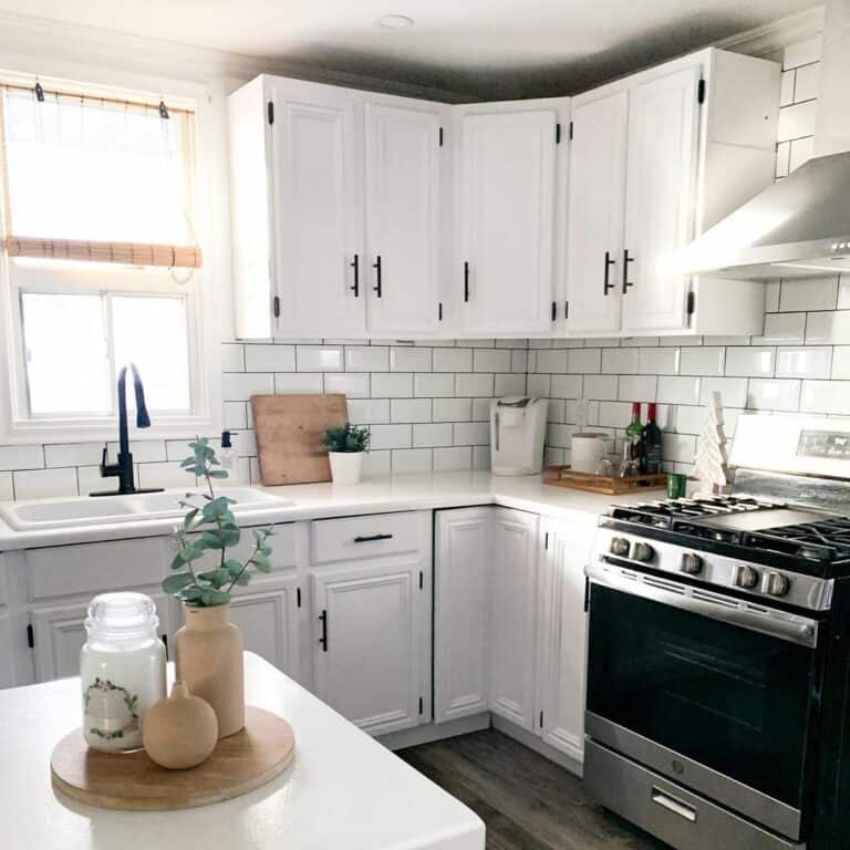 Monochromatic Farmhouse Kitchen With Neutral Holiday Décor