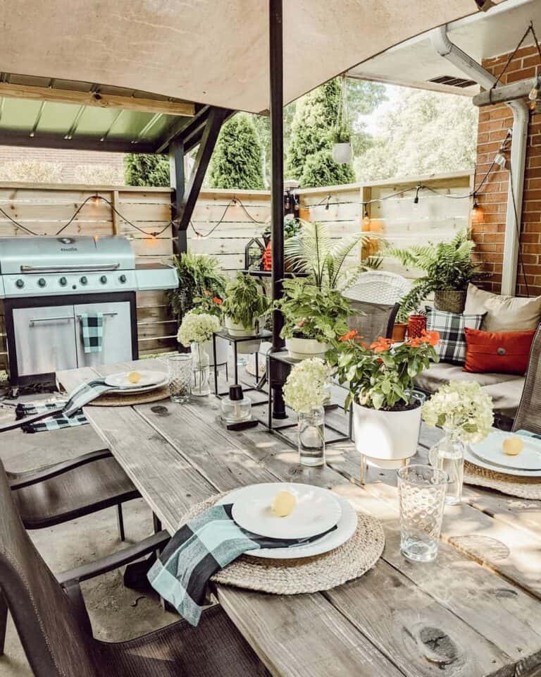 Patio Table Features Dining Room Décor