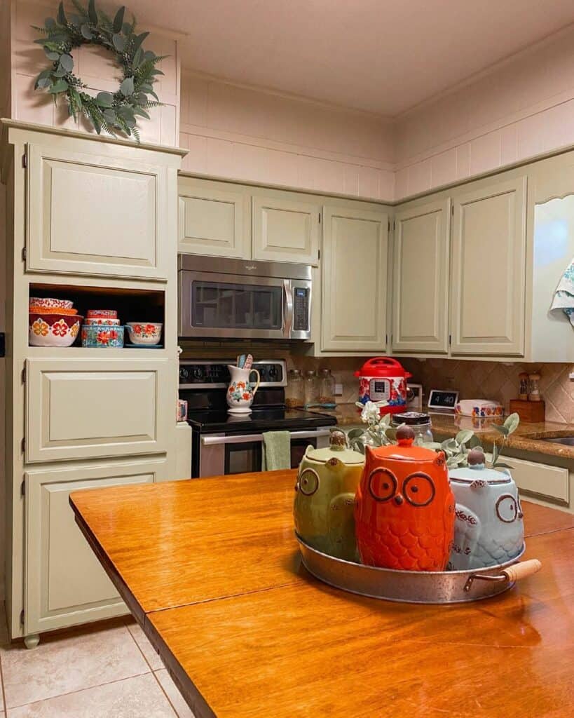 Raised Kitchen Ceilings With Decorative Molding