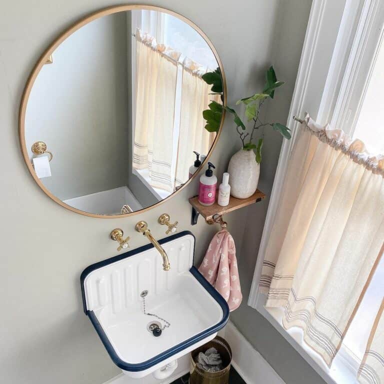 Small Cottage Guest Bathroom With a Retro Wall Mounted Sink