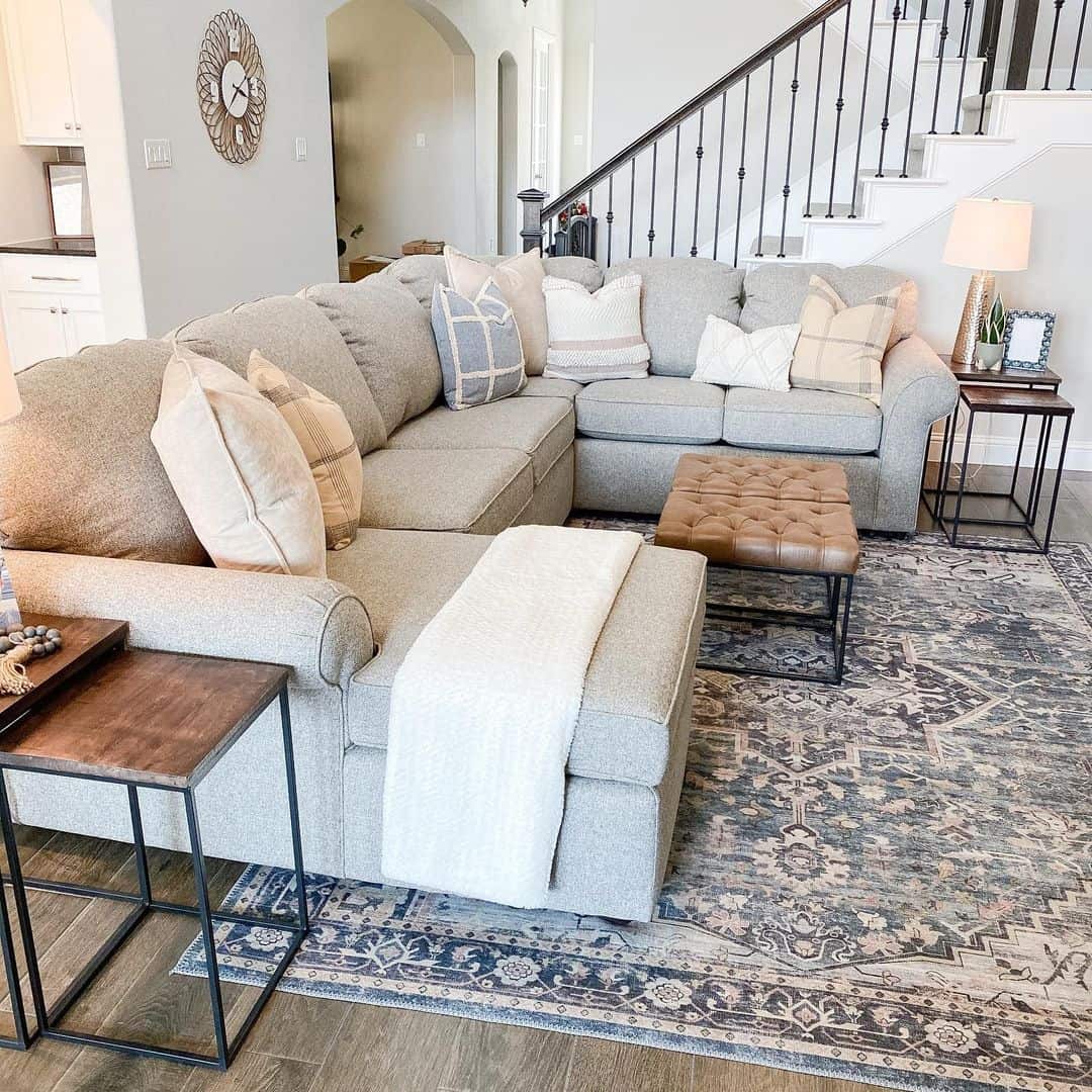 29 Farmhouse End Table Ideas to Decorate Your Seating Area