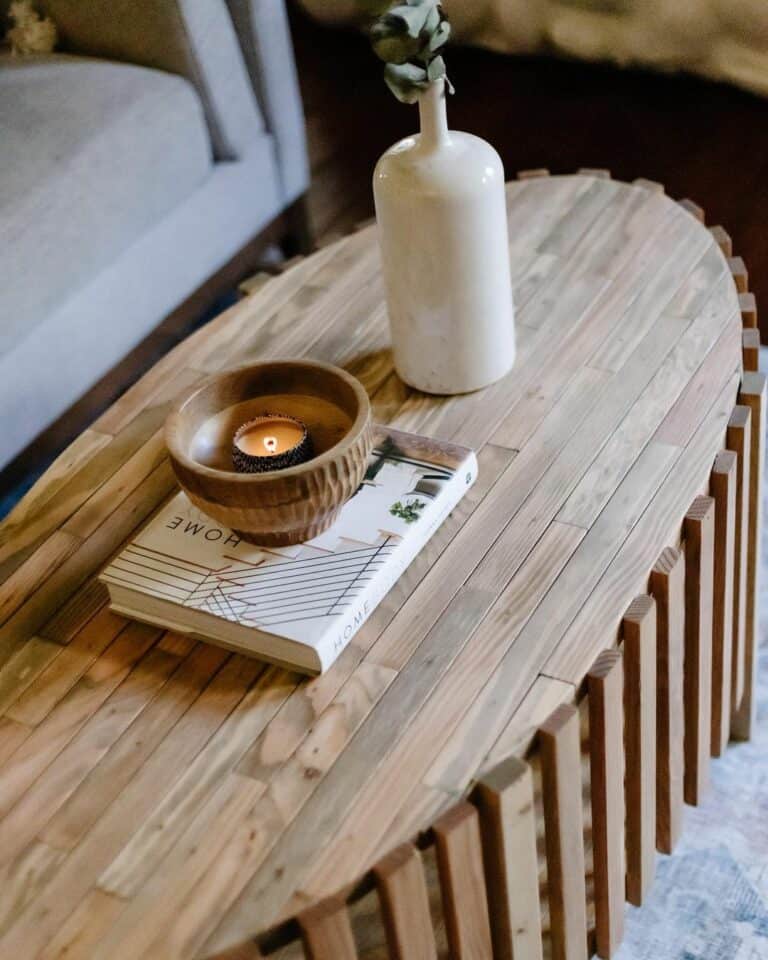 Statement Coffee Table With Minimalist Décor