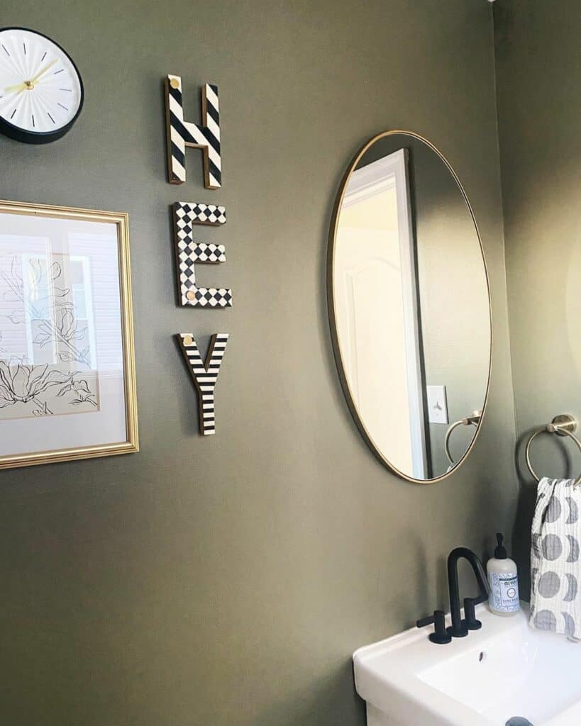 Trendy Wall Décor Embellishes Gray Bathroom