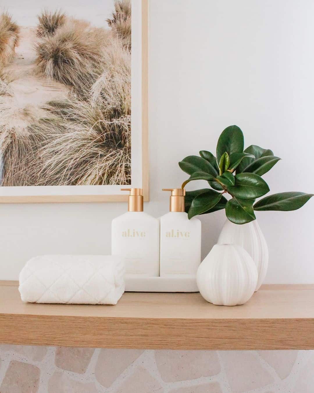 Elegant White Bathroom Accessories Ideas to Elevate Your Space