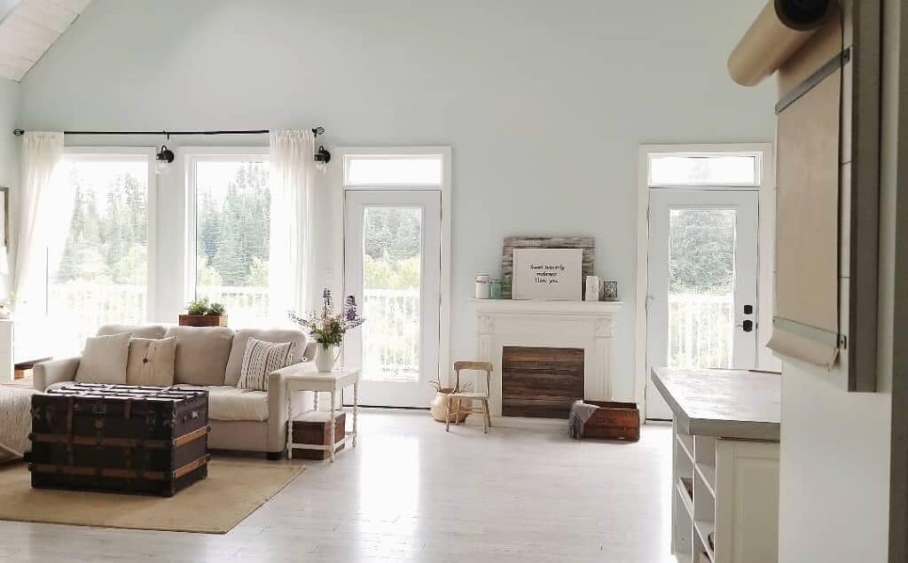 White Living Room With Farmhouse Décor