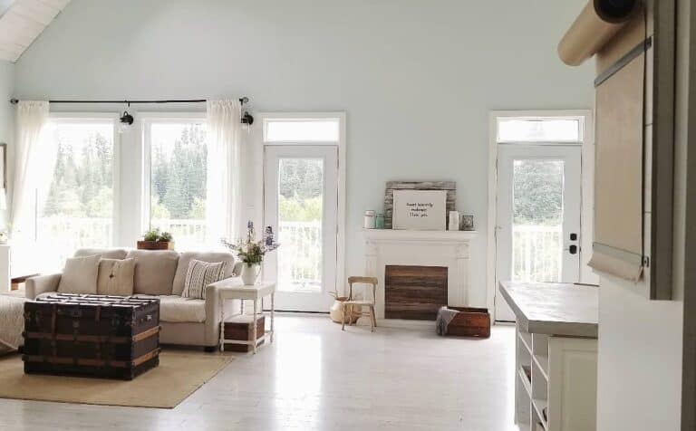 White Living Room With Farmhouse Décor