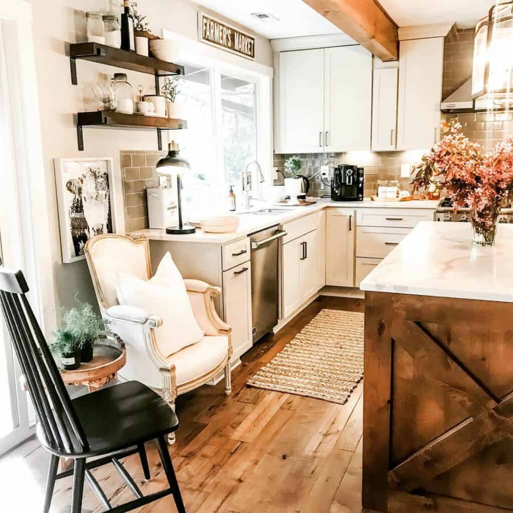 Wood Farmhouse Kitchen With Plant Décor
