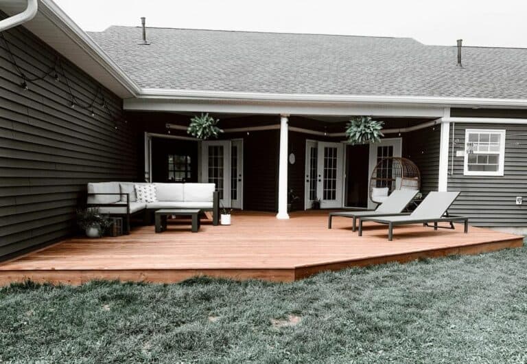Amber Deck With Varied Seating Styles