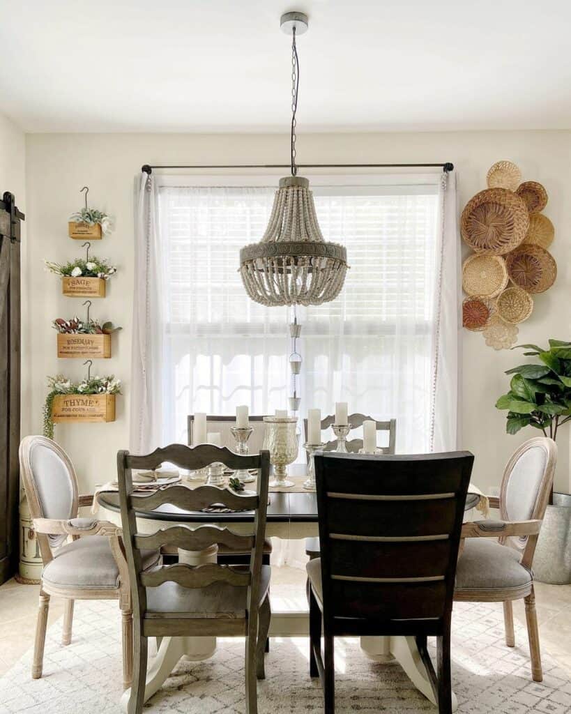 Asymmetrical Wall Décor for a Dining Room