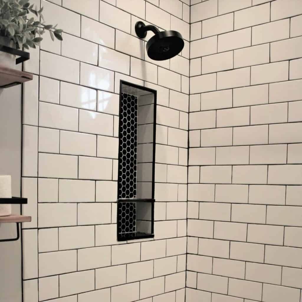 Black Grout Between White Subway Tile