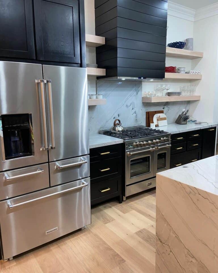 Bold Features Surround Marbled Accents