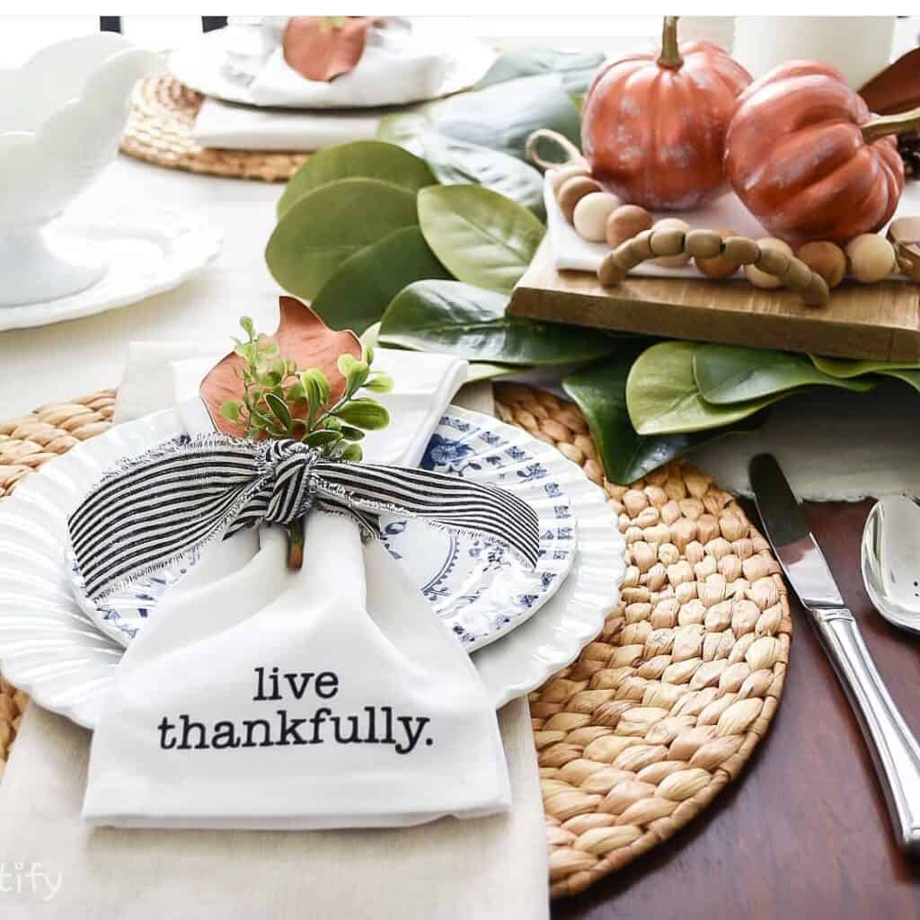 Bright Farmhouse Fall Table Décor