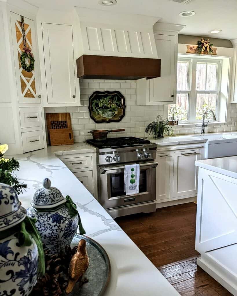 Chinoiserie-style Influences Kitchen Décor