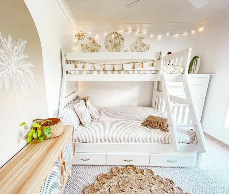 Coastal Bedroom With Palm Tree Wall Décor