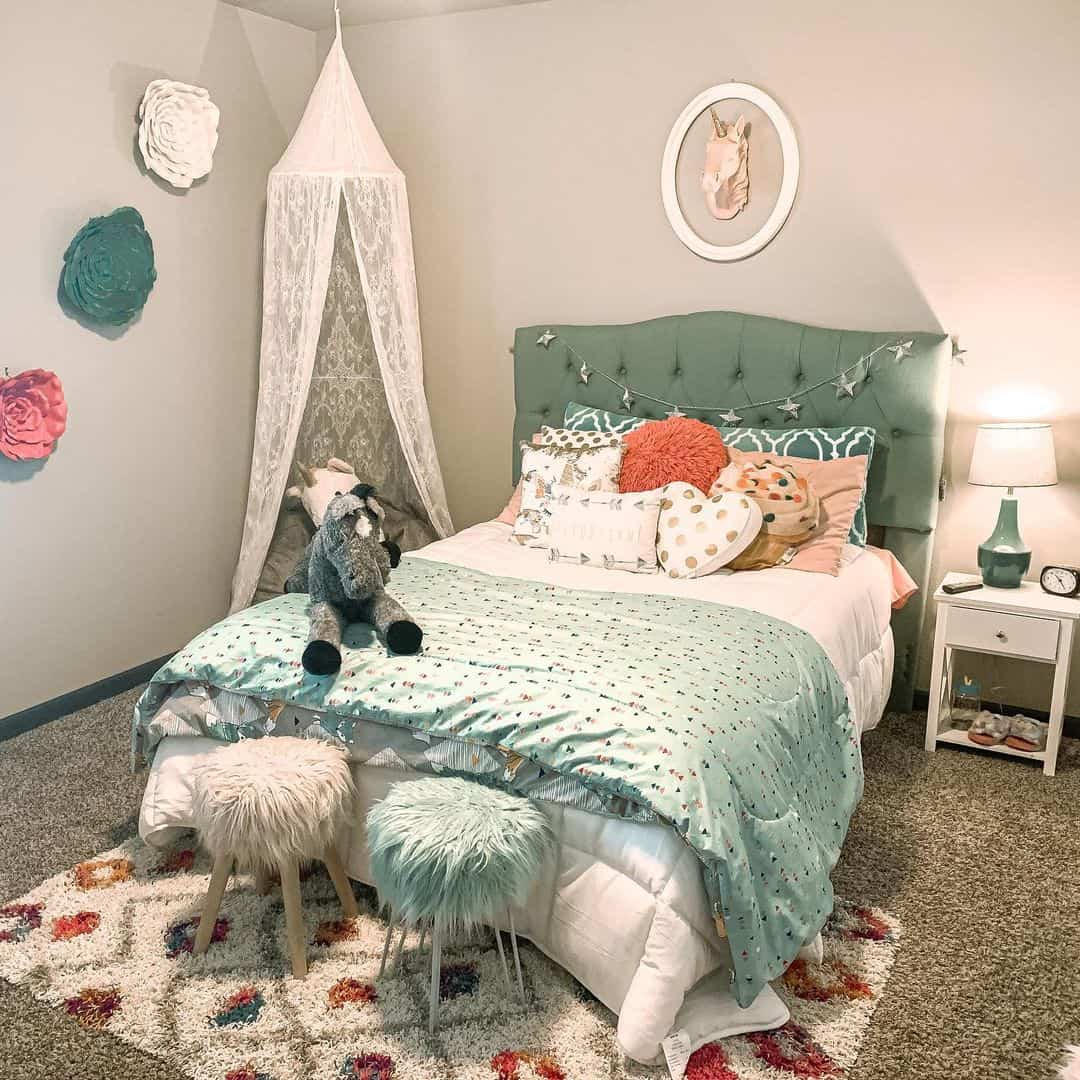  Colorful Bedroom With a Cozy Corner - Soul & Lane