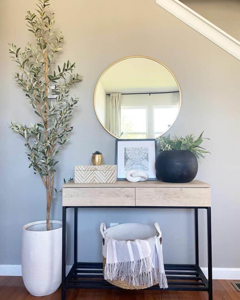 Contemporary Farmhouse Entry Table With Gold Mirror