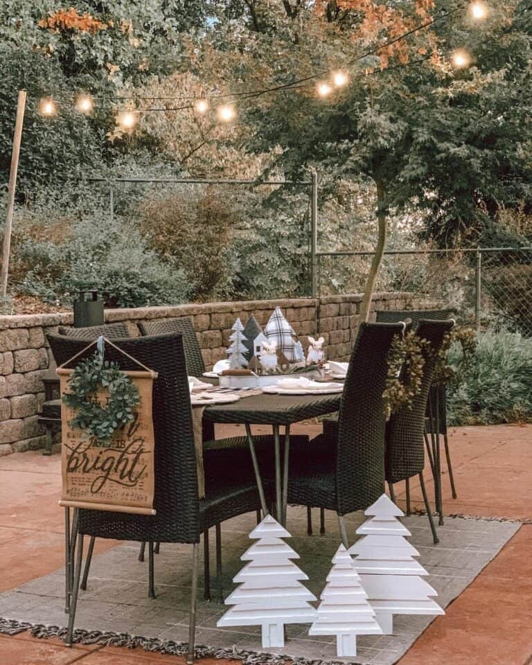 Décor for an Outdoor Holiday Table