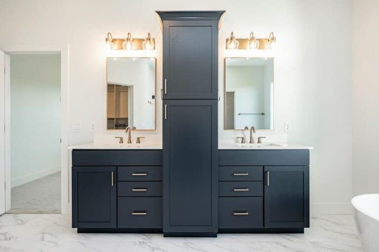 Dual Sinks With Cabinets in Between