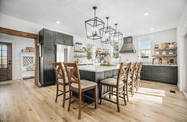 Farmhouse Kitchen With Ample Seating