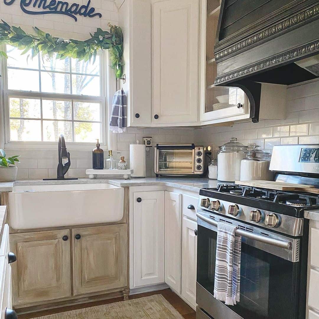 Farmhouse Kitchen With Plant Décor - Soul & Lane