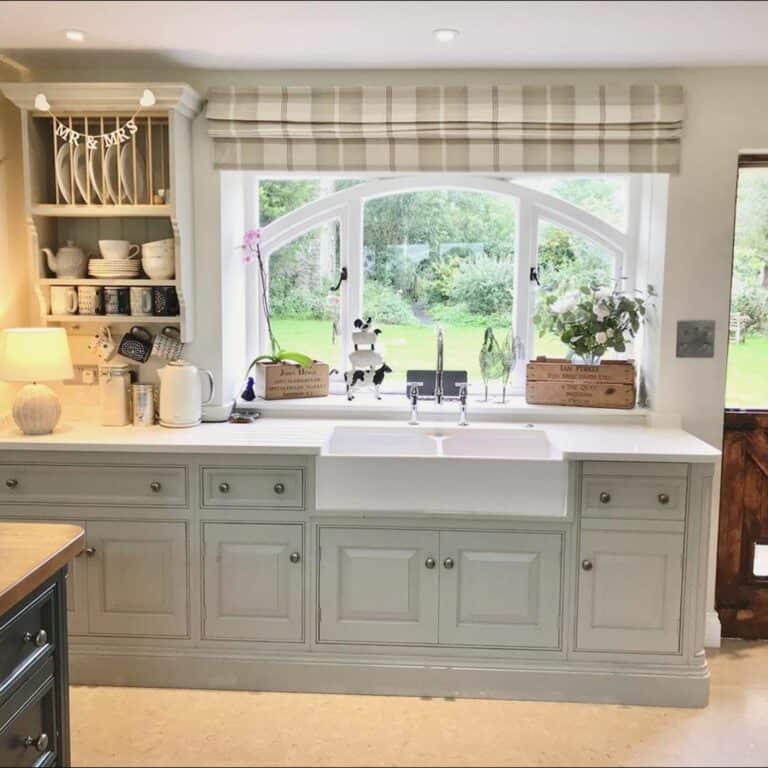 Farmhouse Sink Kitchen With Plant Décor