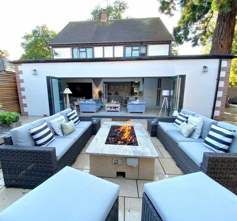 Large Firepit and Spacious Seating