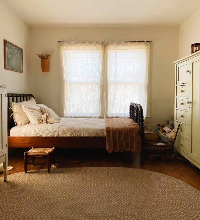 Minimalist Décor for a Neutral Vintage Bedroom