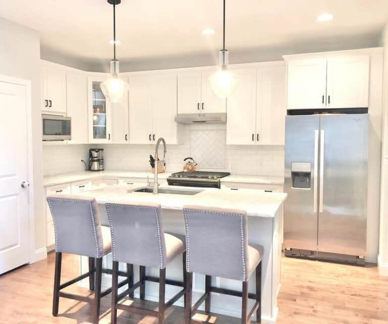 Mixed Lighting Highlights Heavenly White Décor