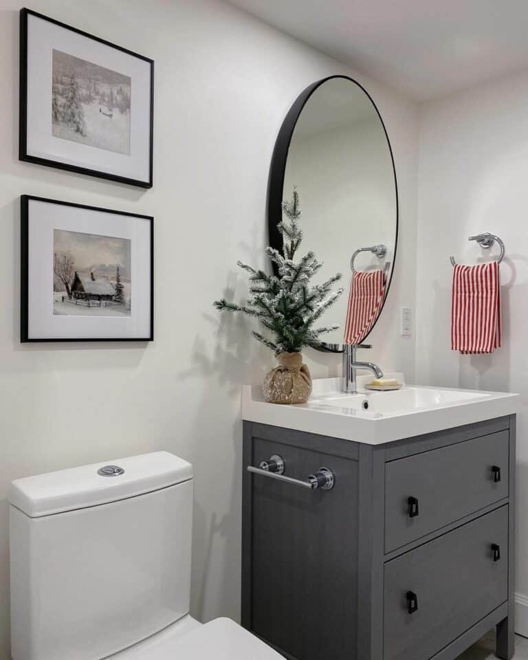 Modern Bathroom Hosts Seasonal Décor