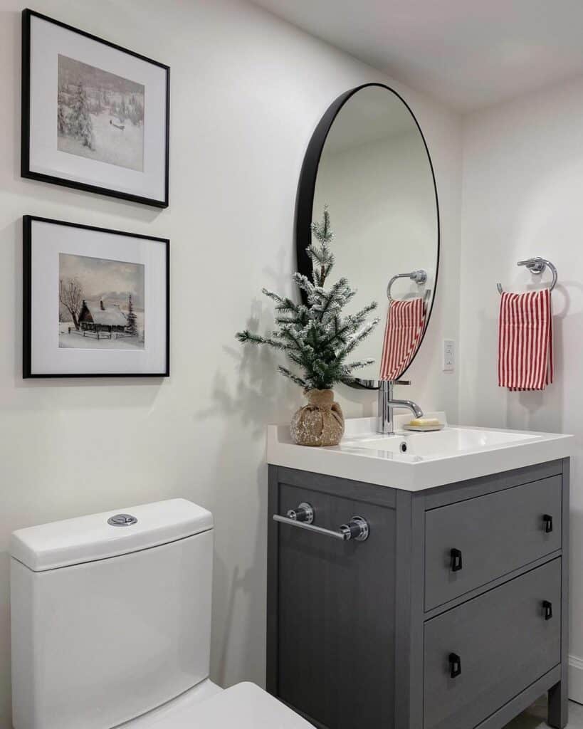 Modern Bathroom Hosts Seasonal Décor