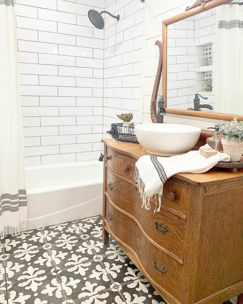 Modern Farmhouse Bathroom Ideas With Patterned Tile