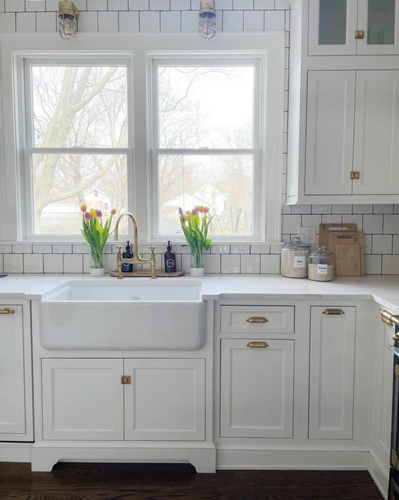 Modern Farmhouse Kitchen With Spring Décor