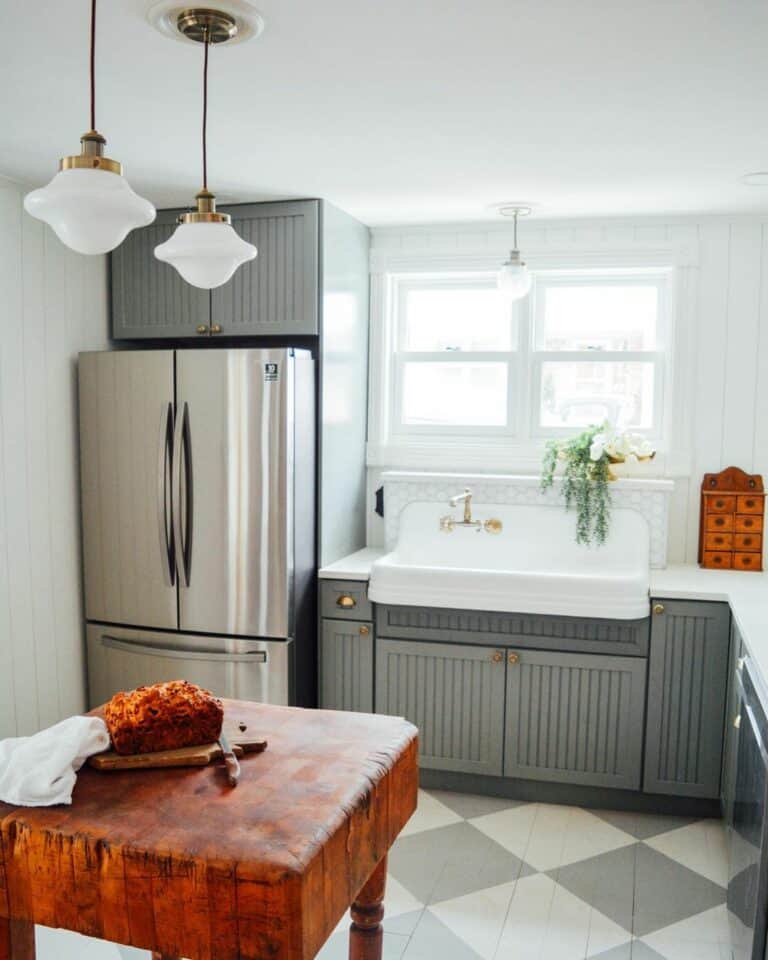 Modern Vintage Kitchen With Plant Décor