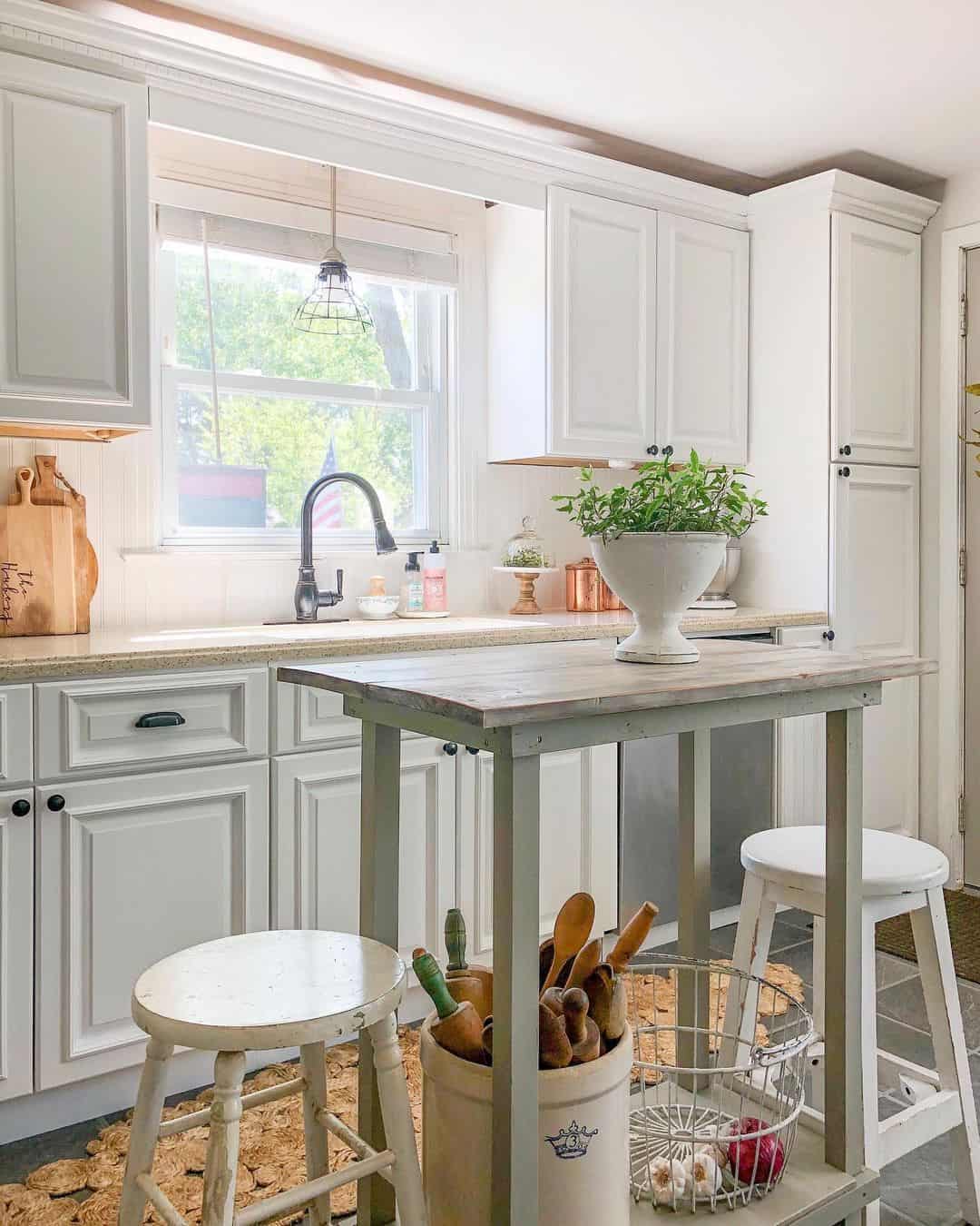 Moveable Island With Open Shelf Soul & Lane