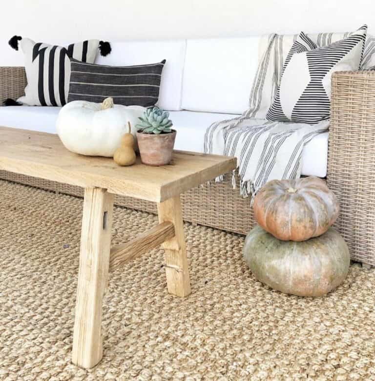 Outdoor Porch Décor With Autumn Pumpkins