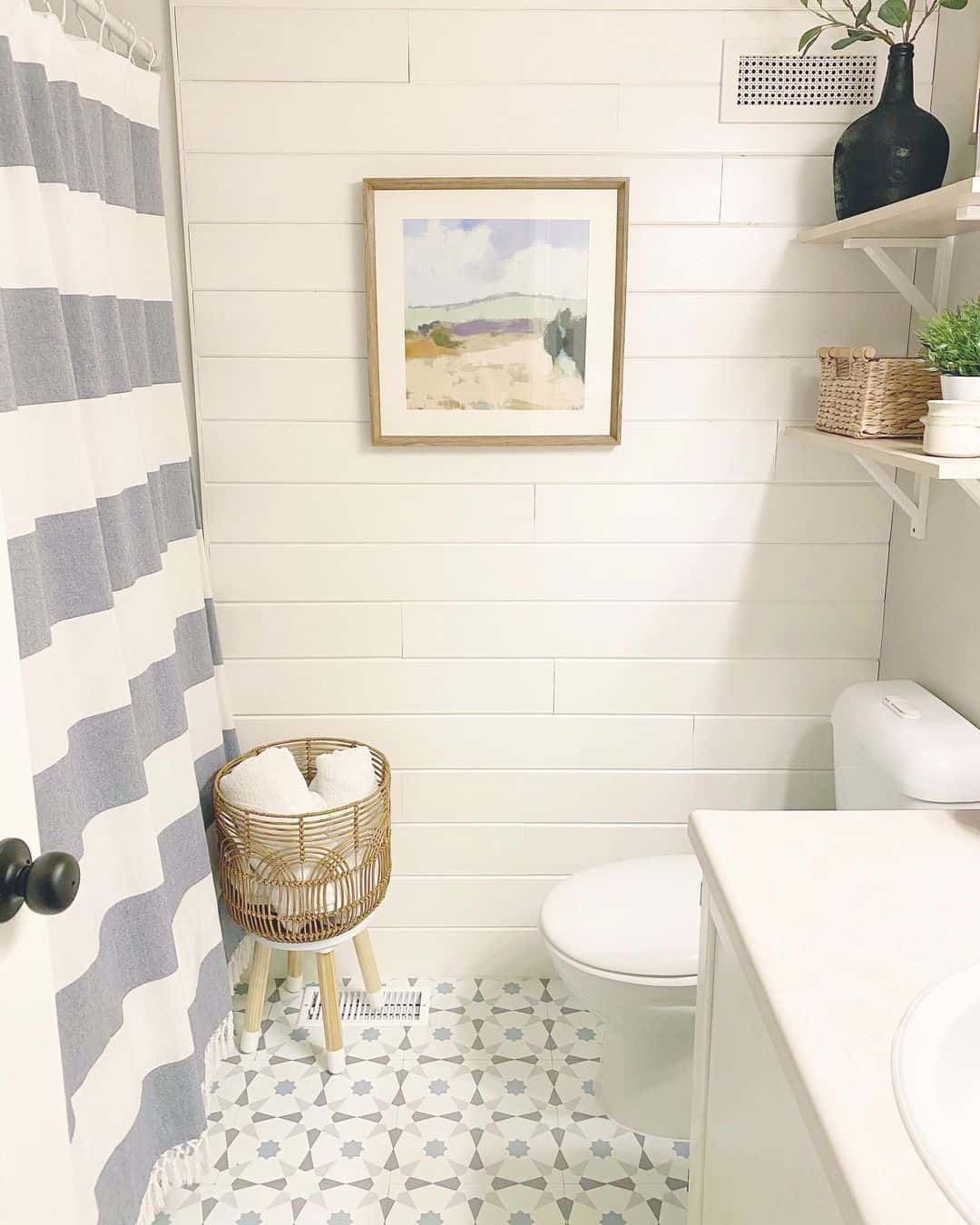 30 Unique Farmhouse Bathroom Designs To Try in Your Home