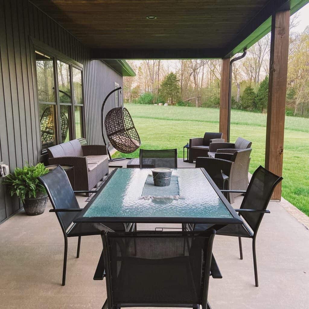 Simple Black Patio Décor