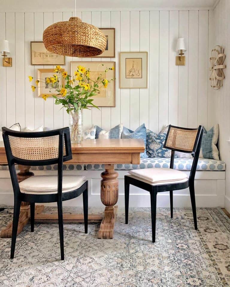 Small French Cottage Dining Nook Décor Ideas