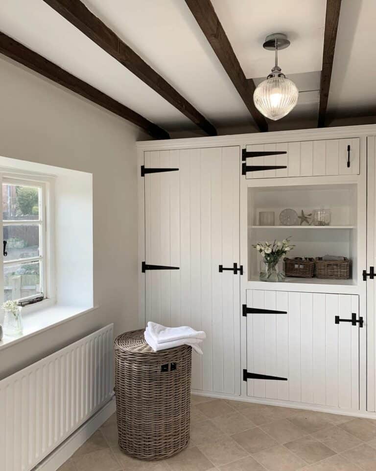 Spacious Linen Closet Ideas