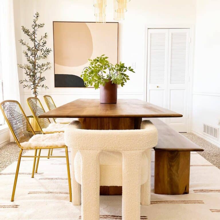 Textured Accessories for an Artistic Dining Room