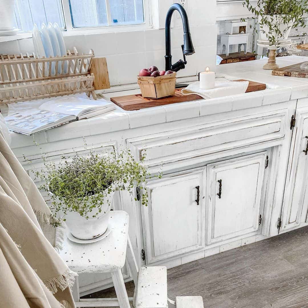 Vintage Cottage Kitchen With Plant Décor - Soul & Lane