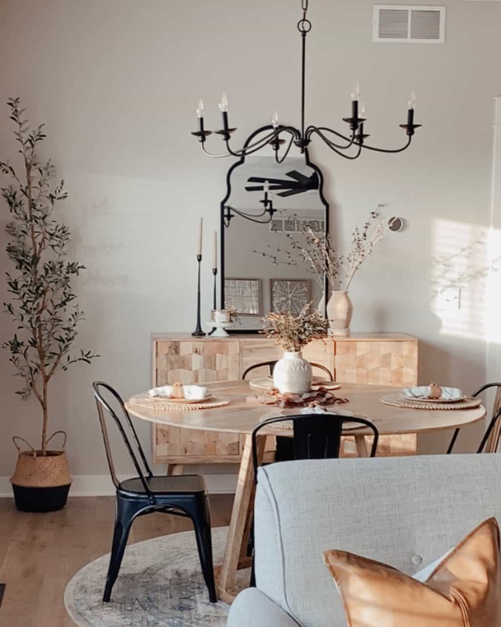 22 White Dining Room Designs That Shine