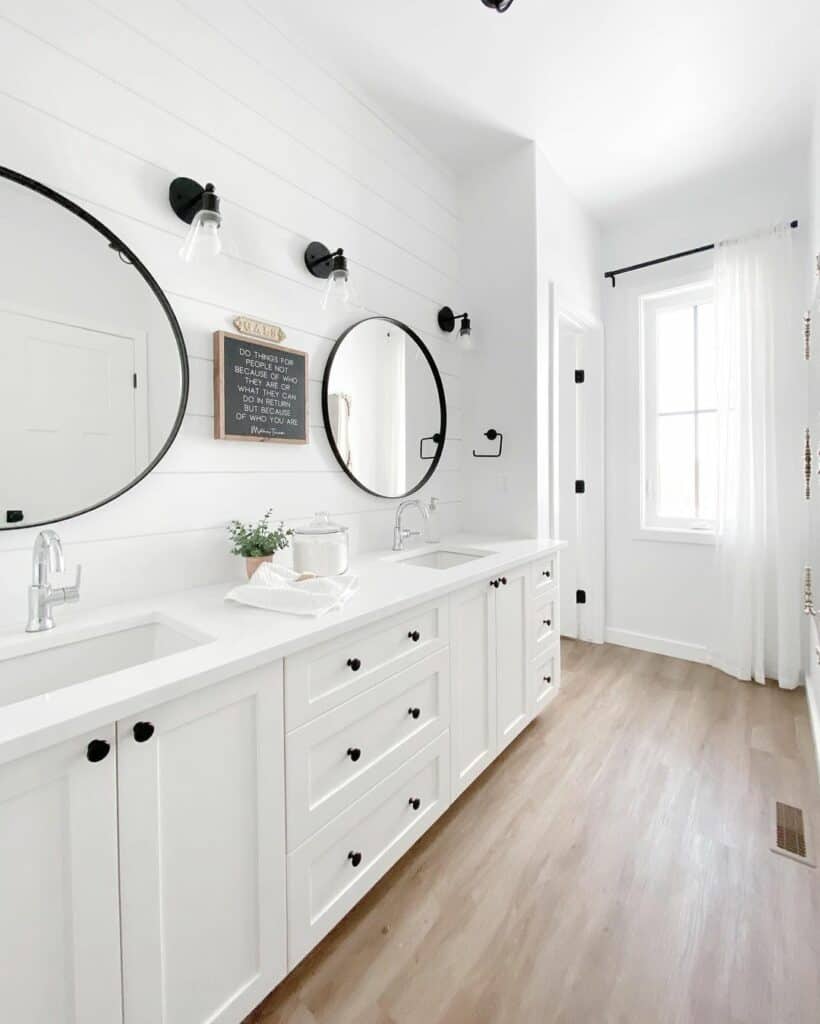 30 Unique Farmhouse Bathroom Designs To Try in Your Home