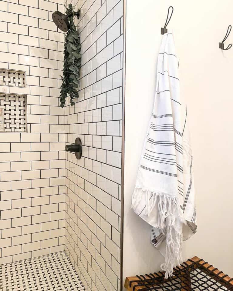 White Subway Tile With Black Grout