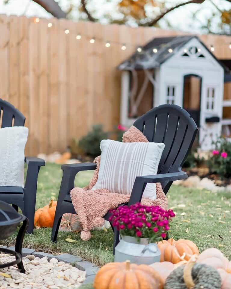 Backyard With Autumn Pumpkin Décor