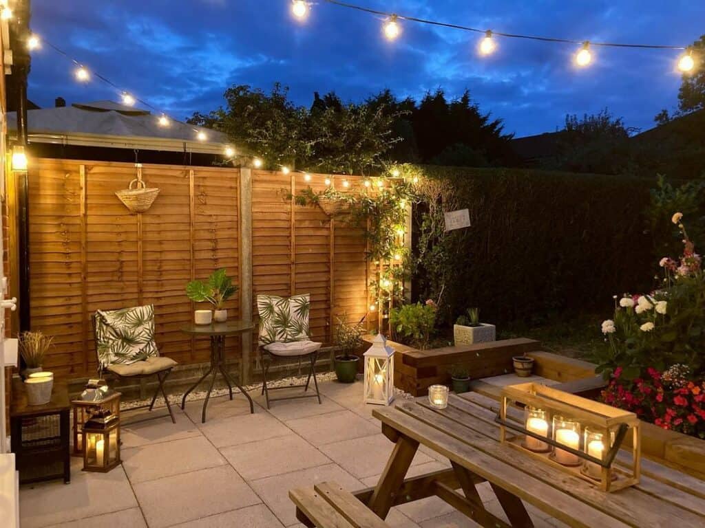 Black String Light Outdoor Décor Ideas