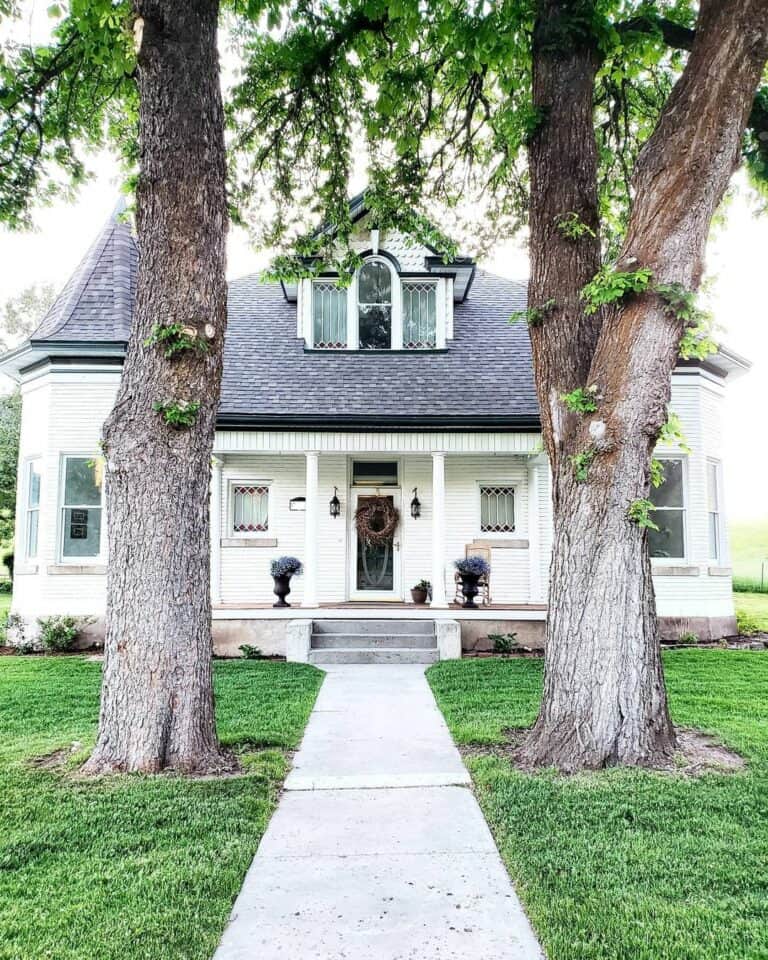 Black Trim Around a Roof