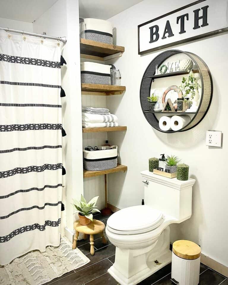 Circle Shelf to Display Bathroom Décor