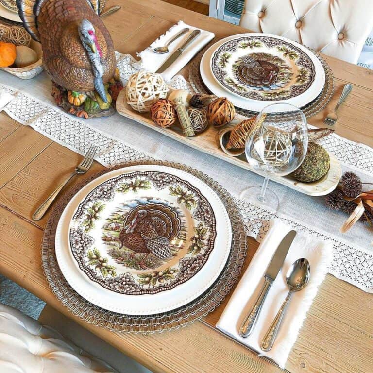 Classic Thanksgiving-themed Dining Room Table Setting